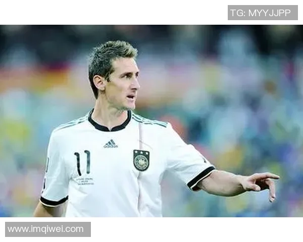 德国足球传奇克洛泽的辉煌生涯与不朽成就回顾